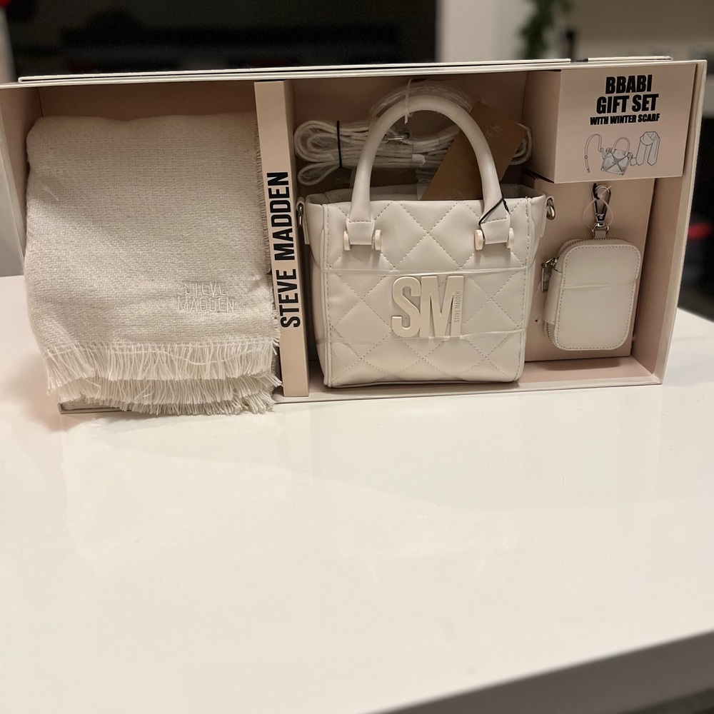 Brand new w/tag! Steve Madden Bbabi purse gift set in the color ivory!!
